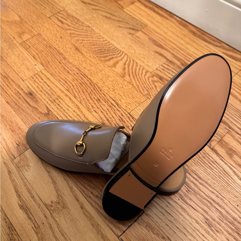 Gucci Women's Brown Leather Mules with Gold Detail - Picture 3 of 4